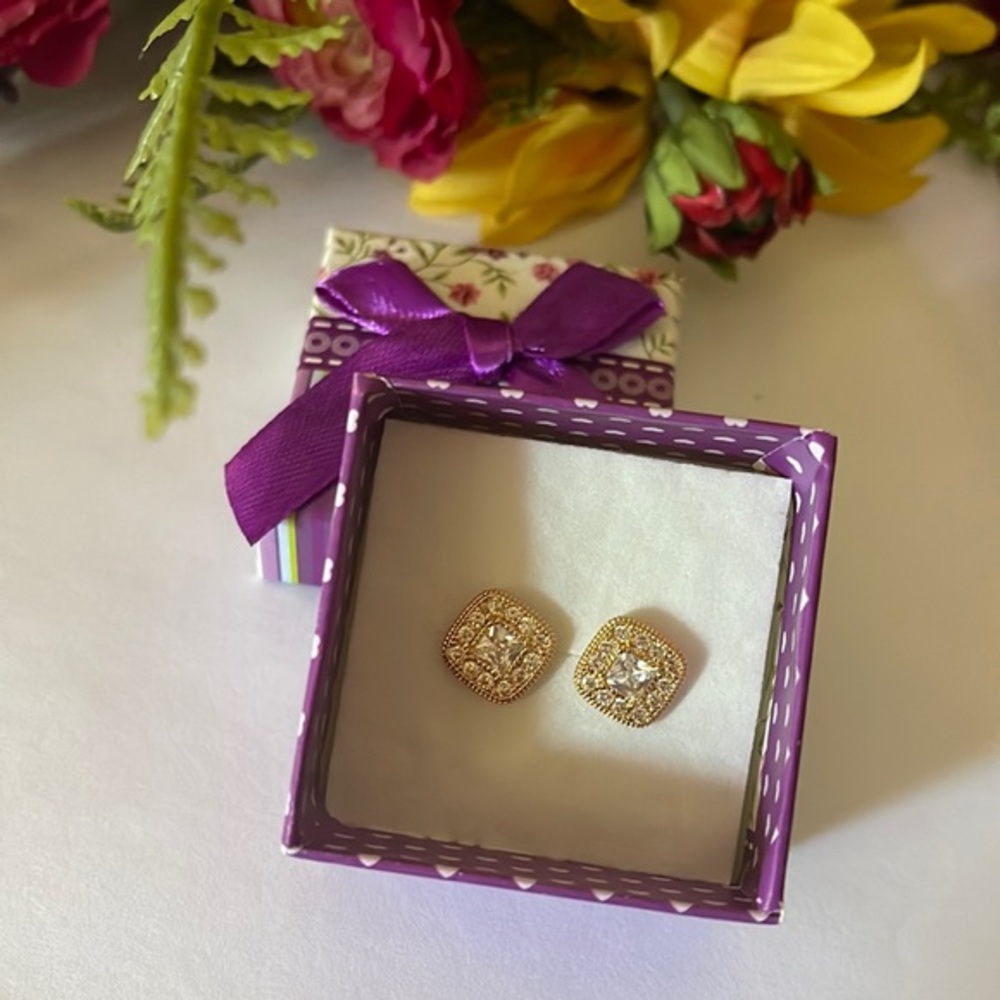 Stainless steel beautiful earring with golden‎ stones